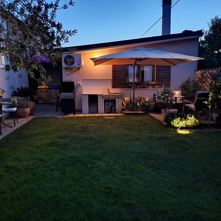 Studio Apartman Lilly With Private Parking In The Yard Of The House PUY Exterior foto