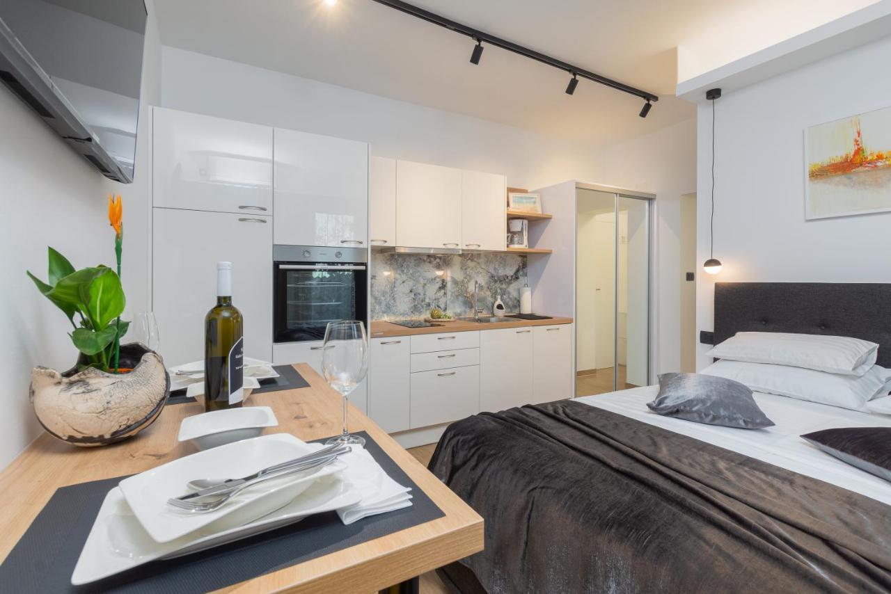 Studio Apartman Lilly With Private Parking In The Yard Of The House PUY Exterior foto