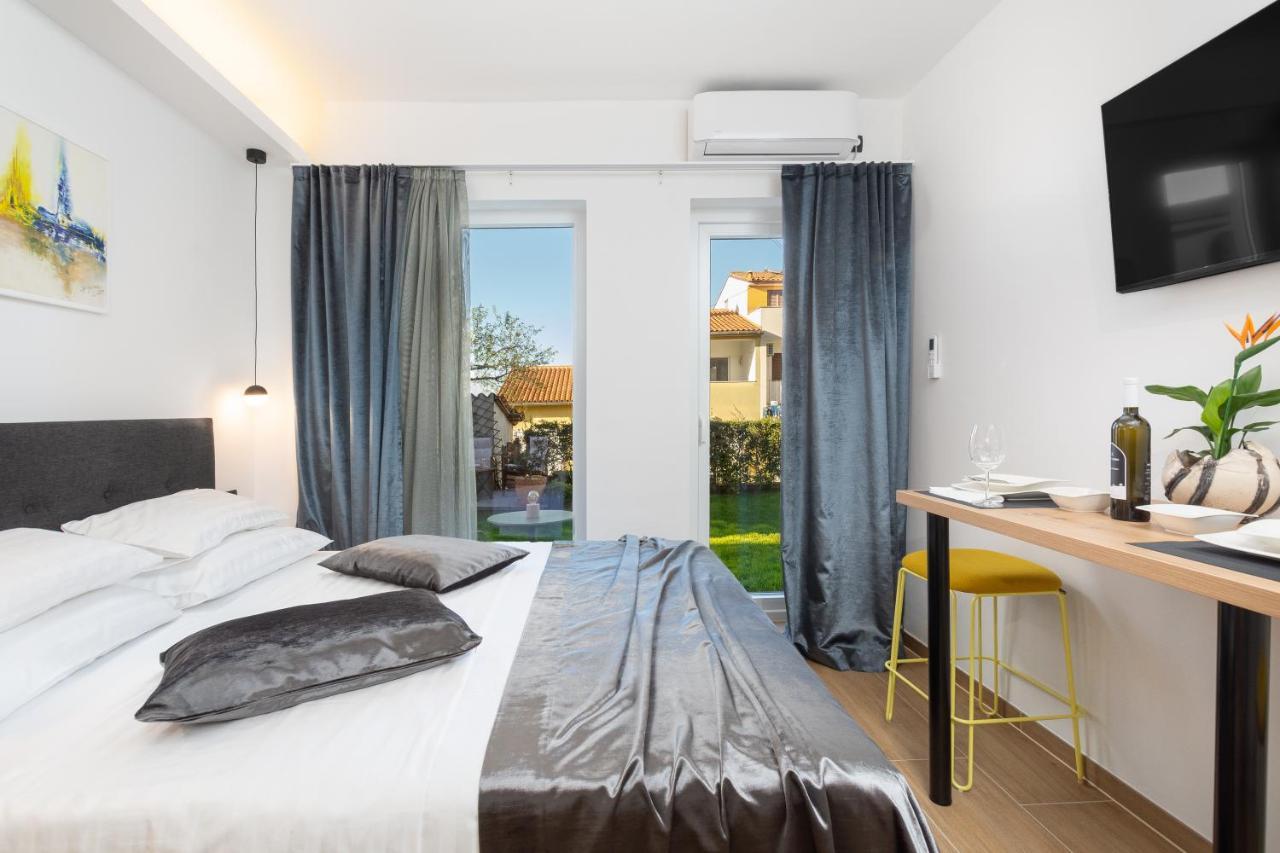 Studio Apartman Lilly With Private Parking In The Yard Of The House PUY Exterior foto