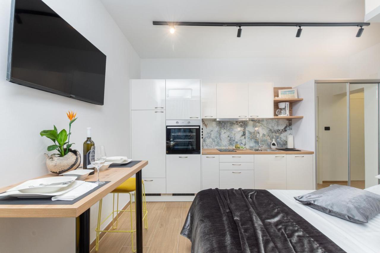 Studio Apartman Lilly With Private Parking In The Yard Of The House PUY Exterior foto