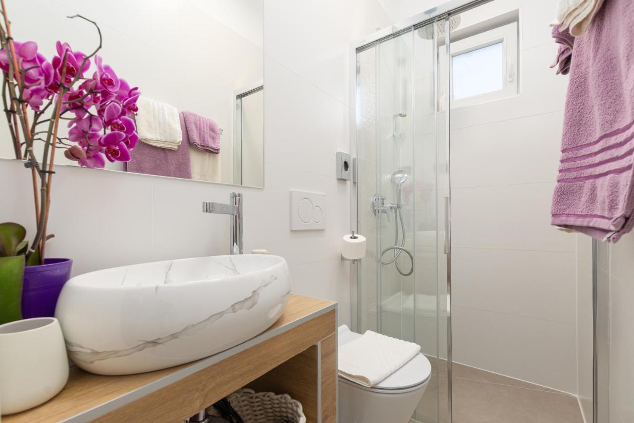 Studio Apartman Lilly With Private Parking In The Yard Of The House PUY Exterior foto