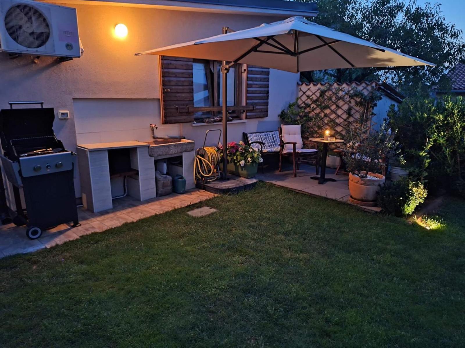 Studio Apartman Lilly With Private Parking In The Yard Of The House PUY Exterior foto